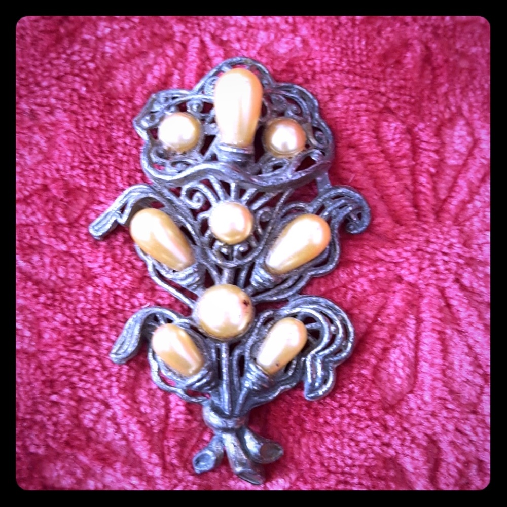 Vintage Simulated Pearl Brooch 👇Plz Read